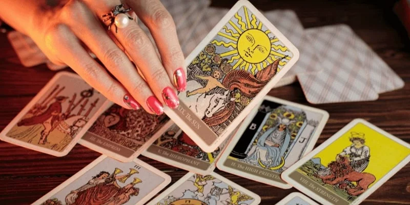 Cách chơi bài Tarot cơ bản cho người nhập môn 